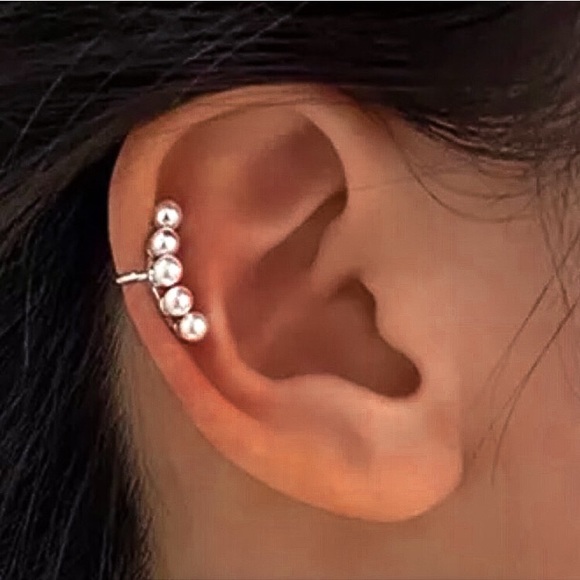 Jewelry - ⚜️[𝟯/$𝟭𝟴]⚜️Pearl Pave Gold Simple Cuff Earring NEW